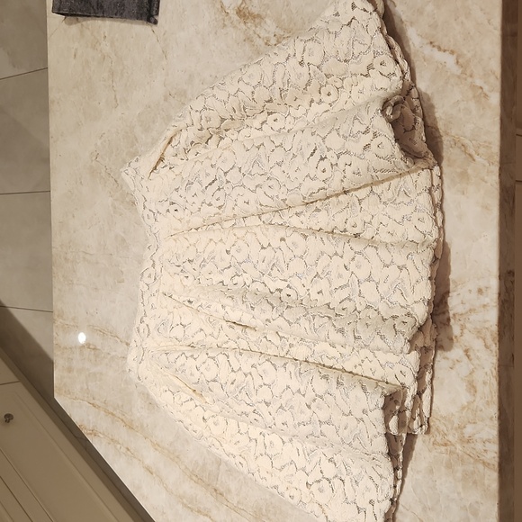 Elizabeth and James size XS skirt - Picture 3 of 4